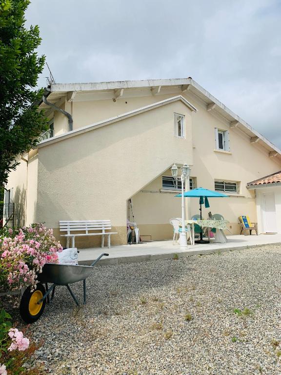 a house with a wheelbarrow in front of it at La Bienvenue in Tourtrol