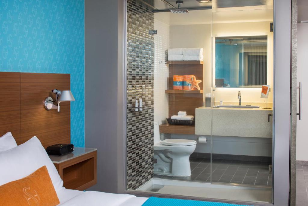 Shore Hotel - Partial Ocean View With Two Double Beds