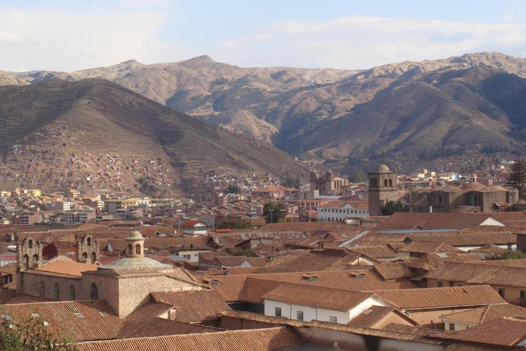 Uma vista geral da montanha ou uma vista da montanha a partir do hotel