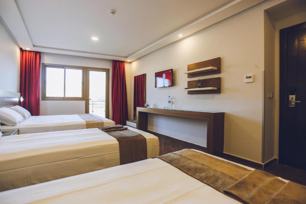 Postel nebo postele na pokoji v ubytování HOTEL MAKARIM TETOUAN