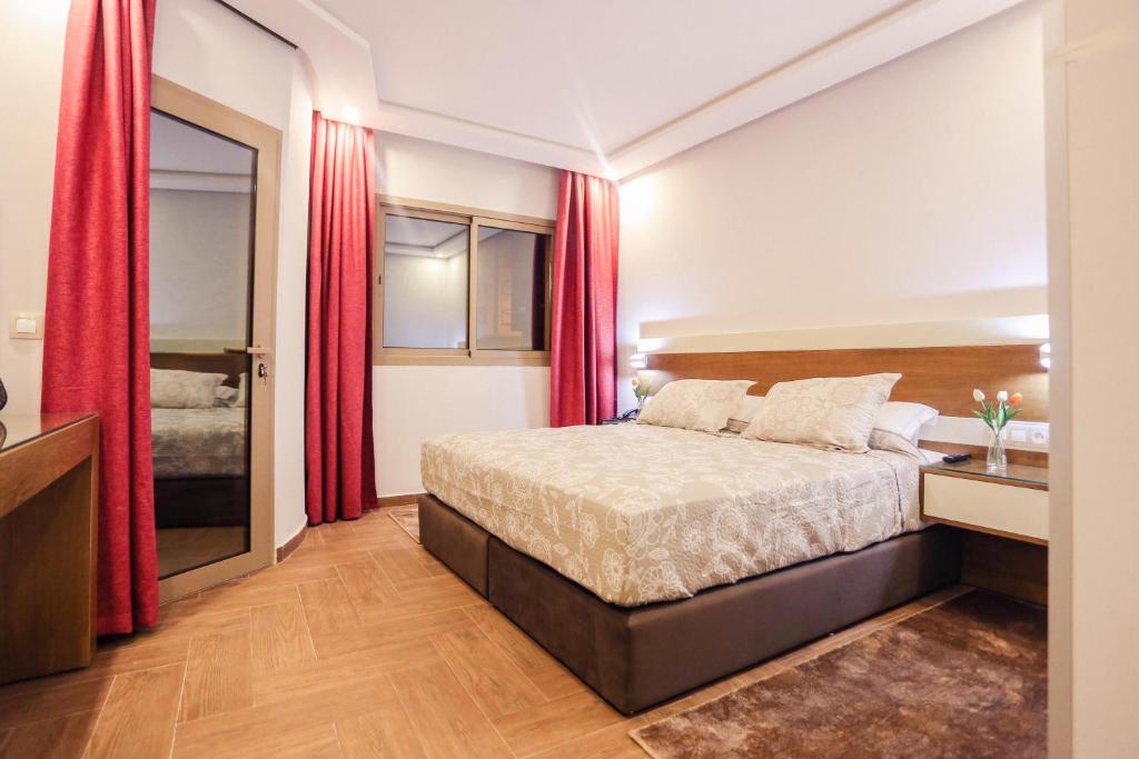 Postel nebo postele na pokoji v ubytování HOTEL MAKARIM TETOUAN