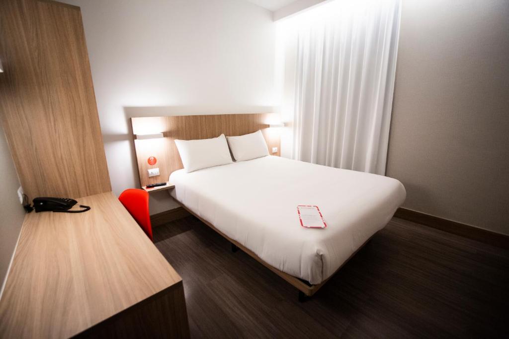 Postel nebo postele na pokoji v ubytování Hotel Moov Curitiba