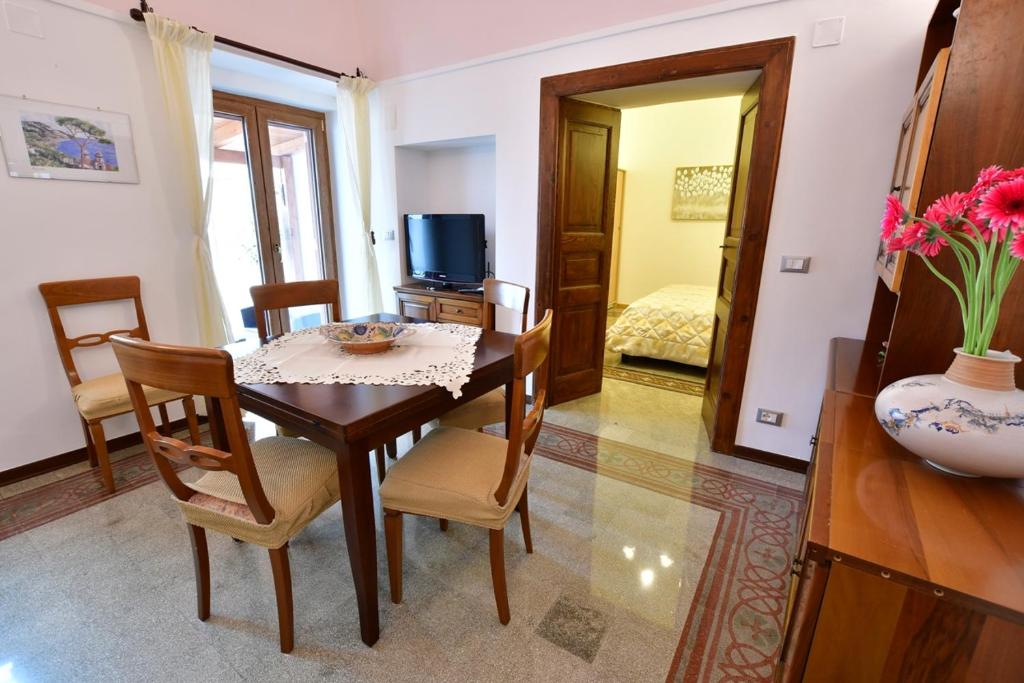 Telewizja i/lub zestaw kina domowego w obiekcie Il Centro Storico Ravello