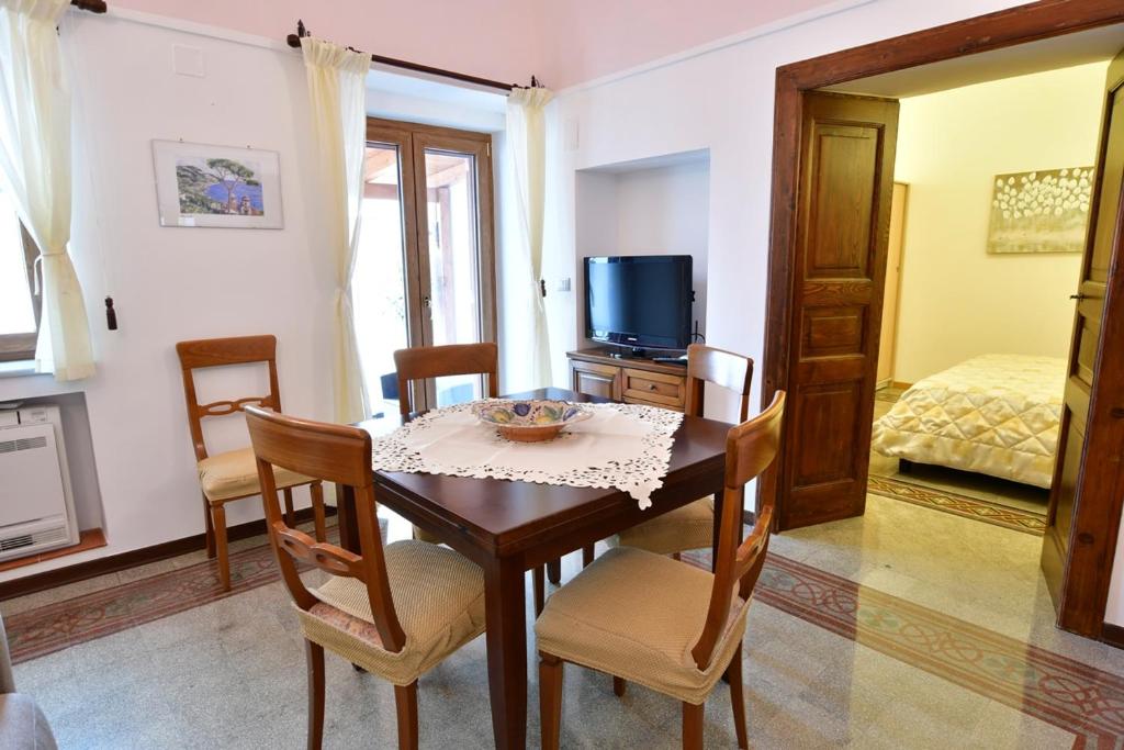 Telewizja i/lub zestaw kina domowego w obiekcie Il Centro Storico Ravello