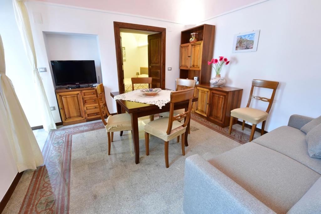 Telewizja i/lub zestaw kina domowego w obiekcie Il Centro Storico Ravello