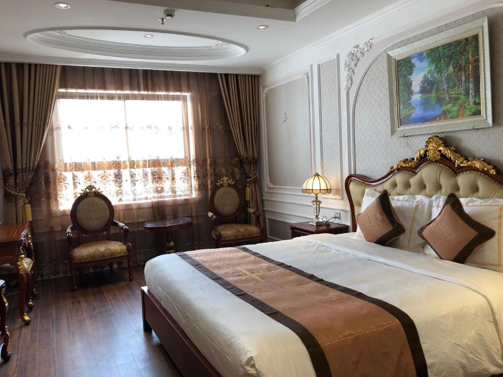 En eller flere senger på et rom på Hoang Nham Luxury Hotel