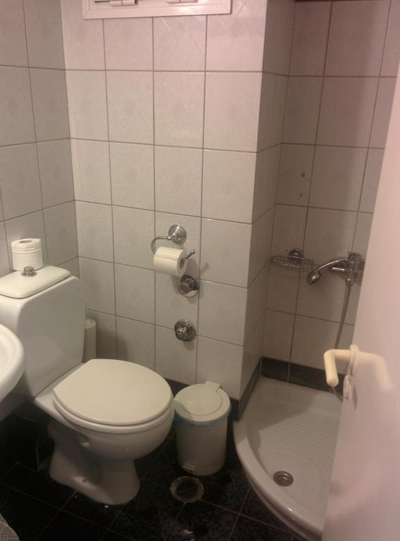 Koupelna v ubytování Delfini Hotel