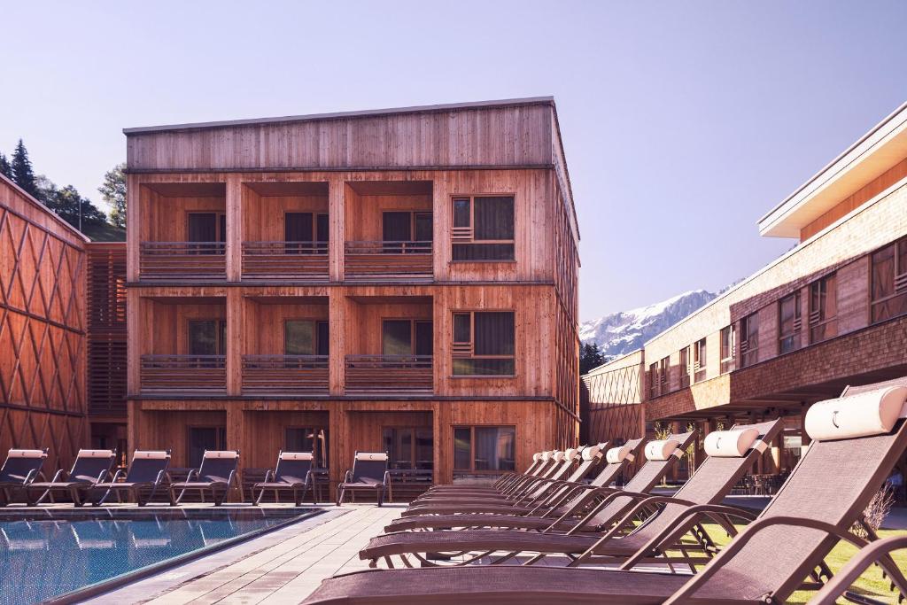 Bazén v ubytování Tirol Lodge nebo v jeho okolí