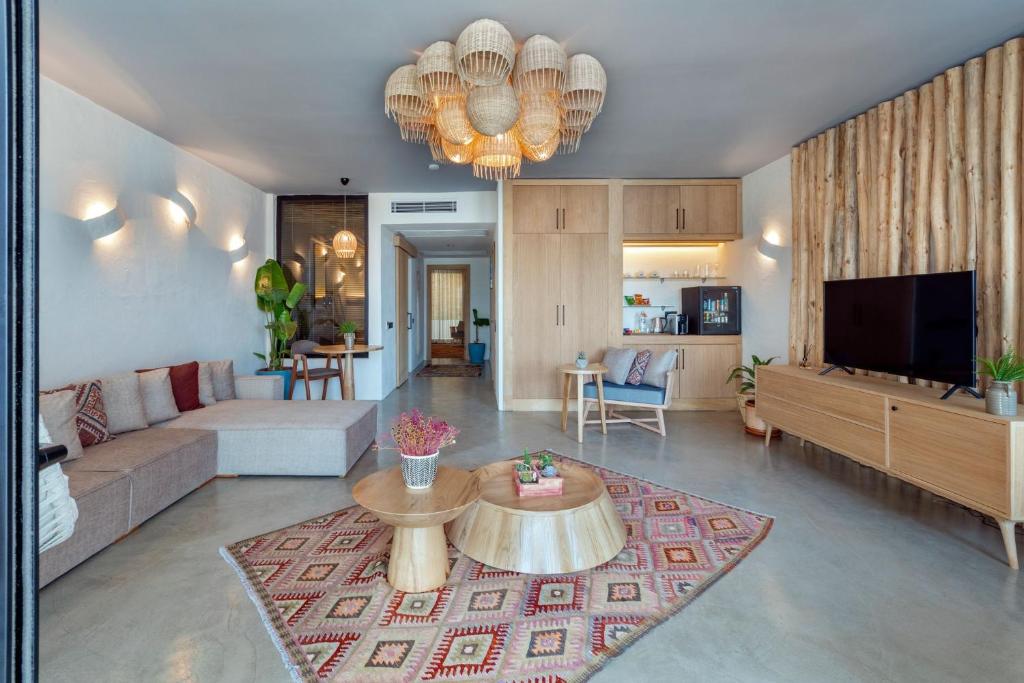 TV a/nebo společenská místnost v ubytování Harbour Suites Fethiye