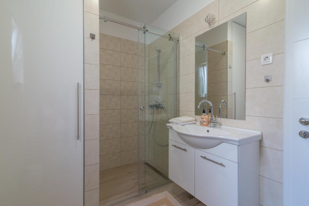 Kúpeľňa v ubytovaní Apartmani Drago