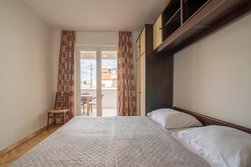 Posteľ alebo postele v izbe v ubytovaní Apartmani Drago