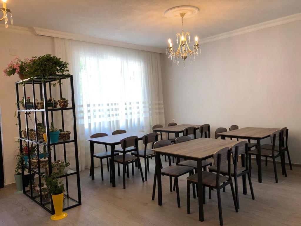 Restaurace v ubytování Hotel CHARLI