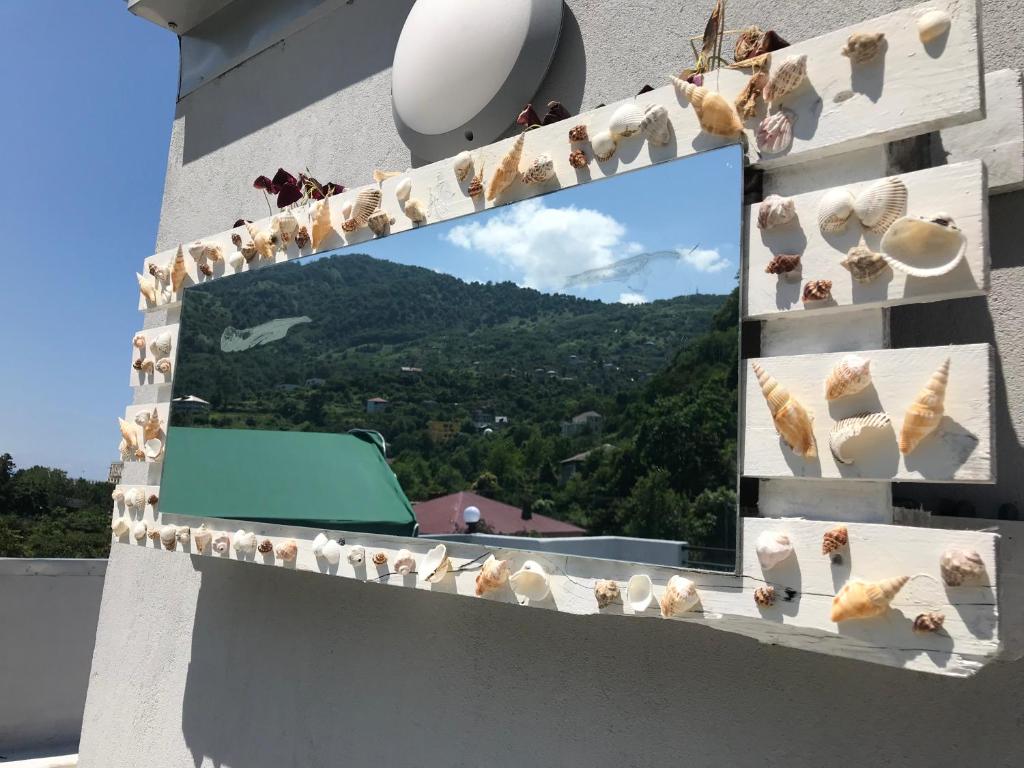 Nespecifikovaný výhled na hory nebo výhled na hory při pohledu z hotelu