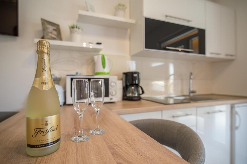 Kuchyňa alebo kuchynka v ubytovaní Apartmani Drago
