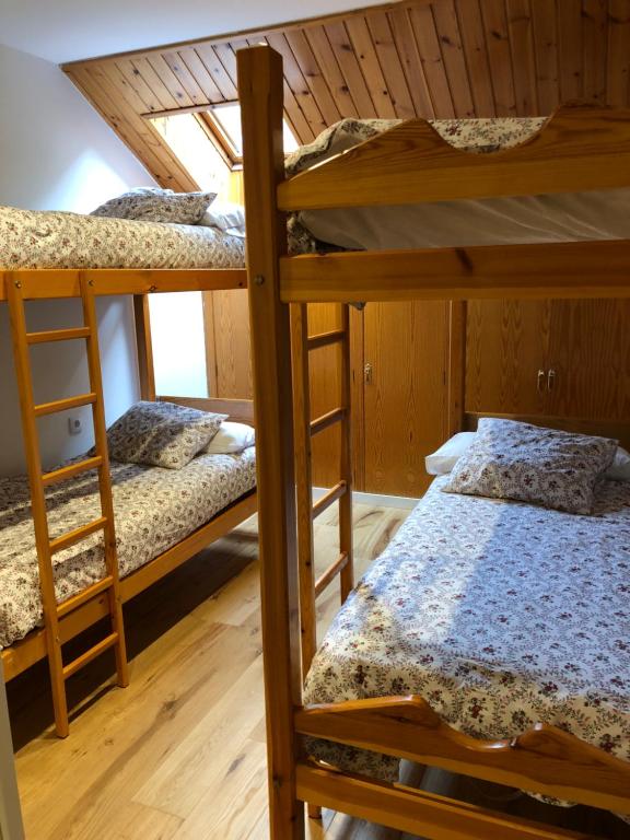 Postel nebo postele na pokoji v ubytování Duplex para 12 Panticosa