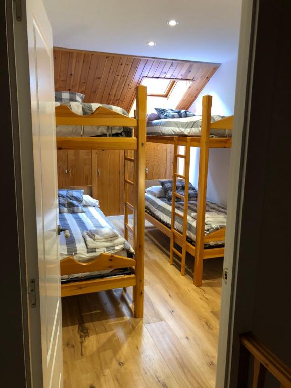 Postel nebo postele na pokoji v ubytování Duplex para 12 Panticosa