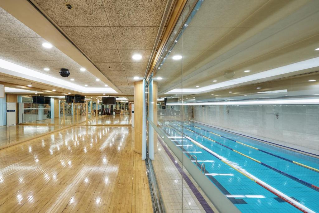 A piscina localizada em Seoul Riviera Hotel ou nos arredores