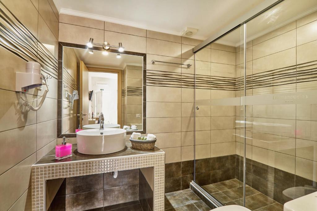 Kúpeľňa v ubytovaní Emmanouela's Apts