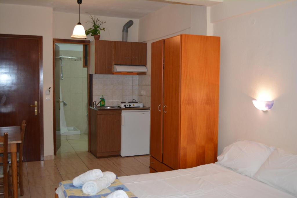 Kuchyň nebo kuchyňský kout v ubytování GLIKERIA ROOMS