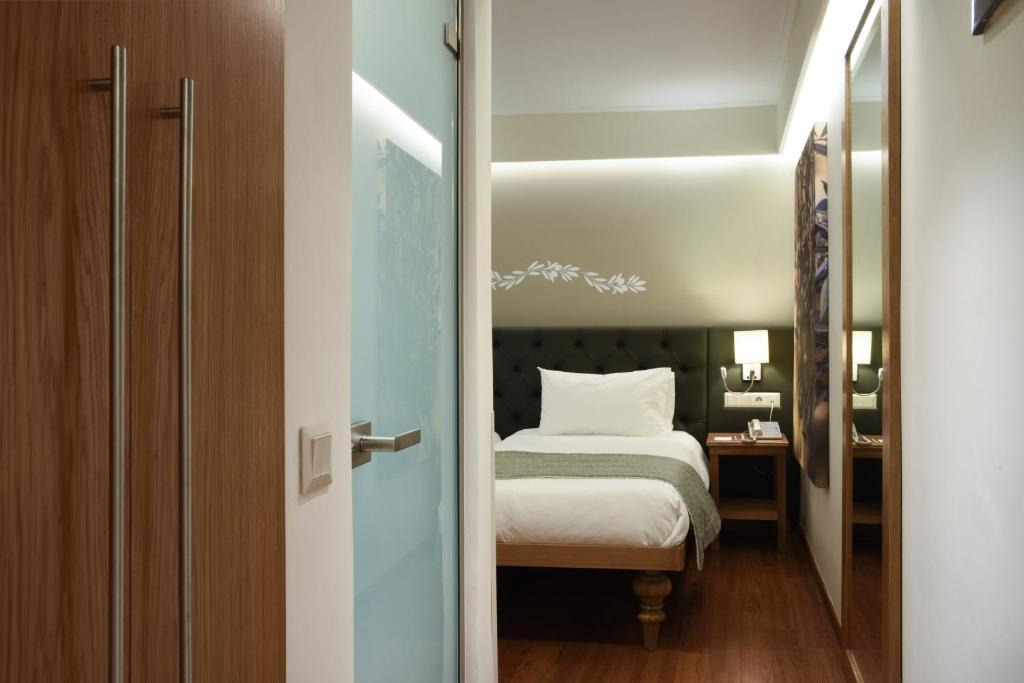 Postel nebo postele na pokoji v ubytování Titania Hotel