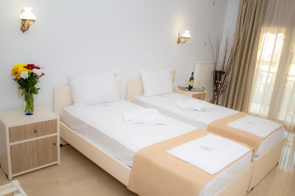 Cama ou camas em um quarto em Hotel Astron