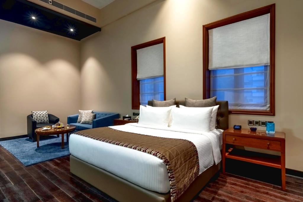 Postel nebo postele na pokoji v ubytování Kenilworth Hotel, Kolkata