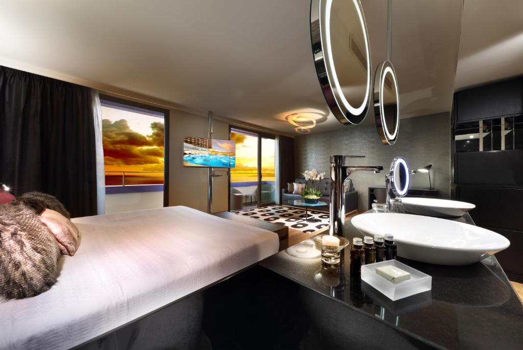 Hard Rock Hotel Tenerife - Rock Royalty Studio Suite (2 Adults + 1 Child)