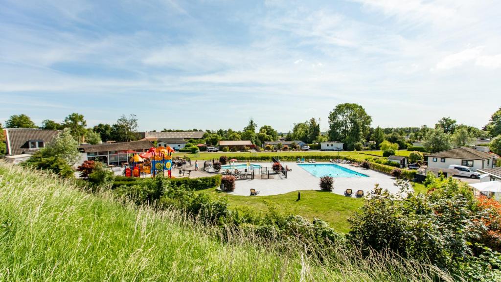 an aerial view of the pool at the resort at TopParken – Parc IJsselhoeve in IJssellaan