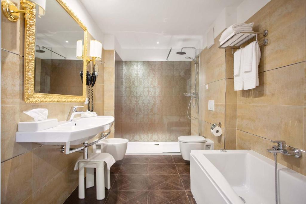 Koupelna v ubytování Hotel Leon d'Oro