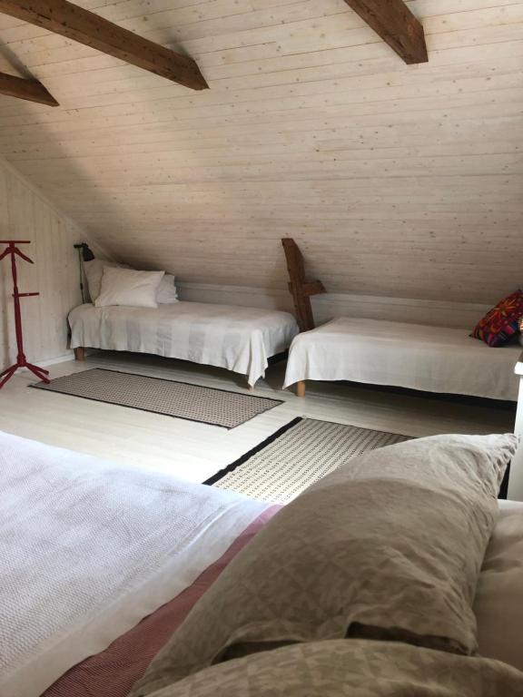 Postel nebo postele na pokoji v ubytování Jonstorps brygghus