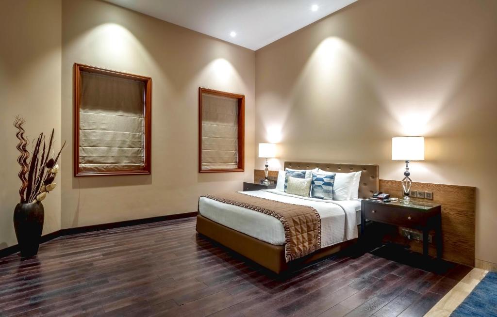 Postel nebo postele na pokoji v ubytování Kenilworth Hotel, Kolkata