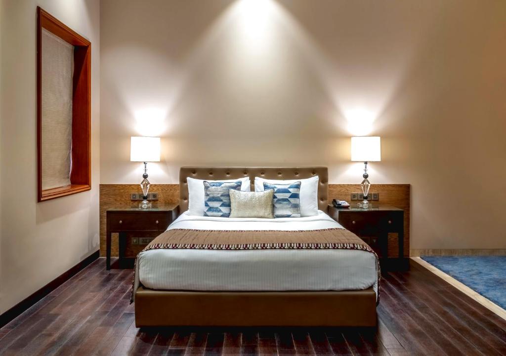 Postel nebo postele na pokoji v ubytování Kenilworth Hotel, Kolkata