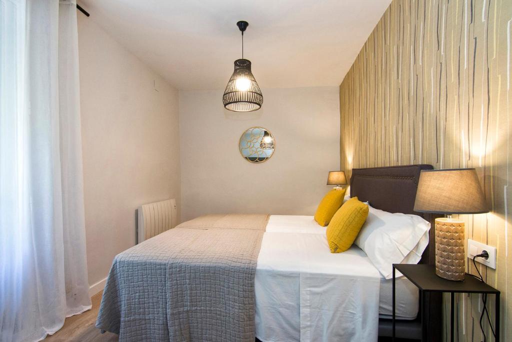 Posteľ alebo postele v izbe v ubytovaní Apartamentos Los Lobos