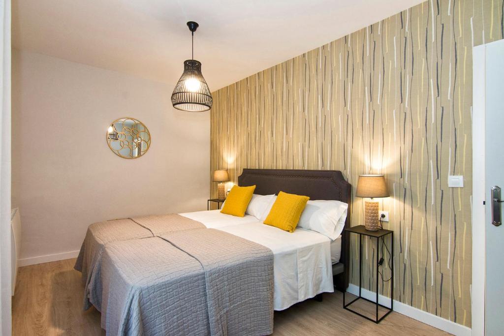 Posteľ alebo postele v izbe v ubytovaní Apartamentos Los Lobos