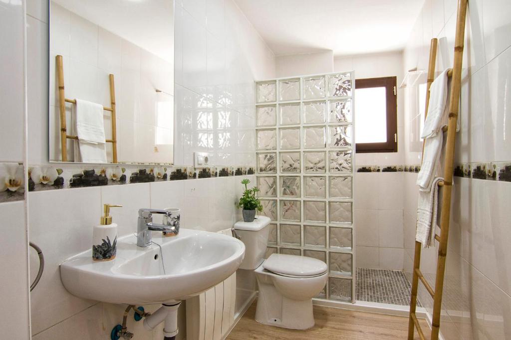 Kúpeľňa v ubytovaní Apartamentos Los Lobos