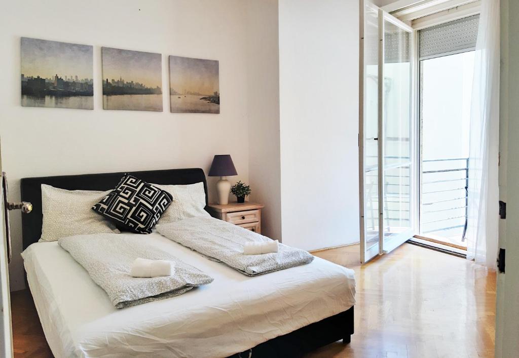 Posteľ alebo postele v izbe v ubytovaní Gold Rose Apartment with 3 rooms