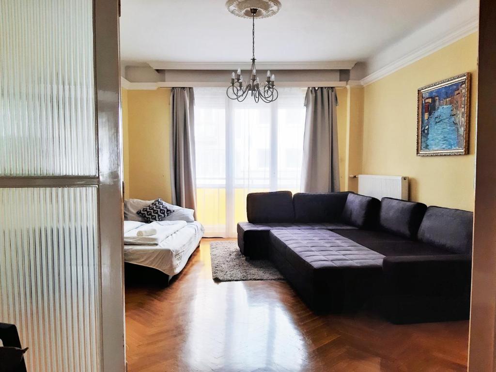 Posedenie v ubytovaní Gold Rose Apartment with 3 rooms