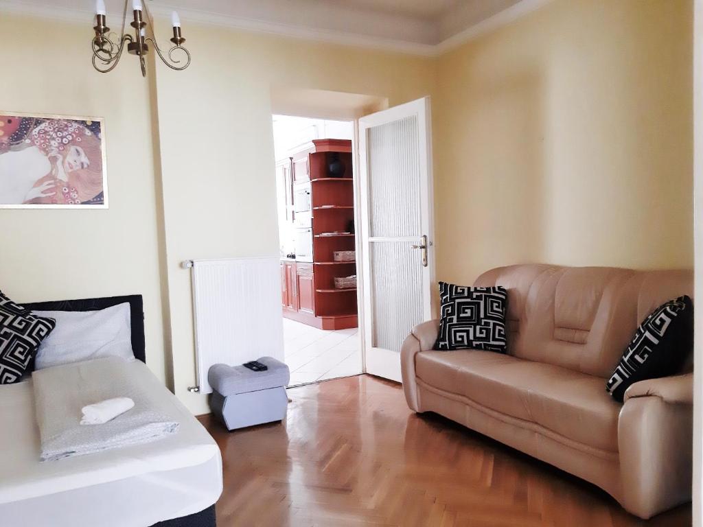 Posedenie v ubytovaní Gold Rose Apartment with 3 rooms