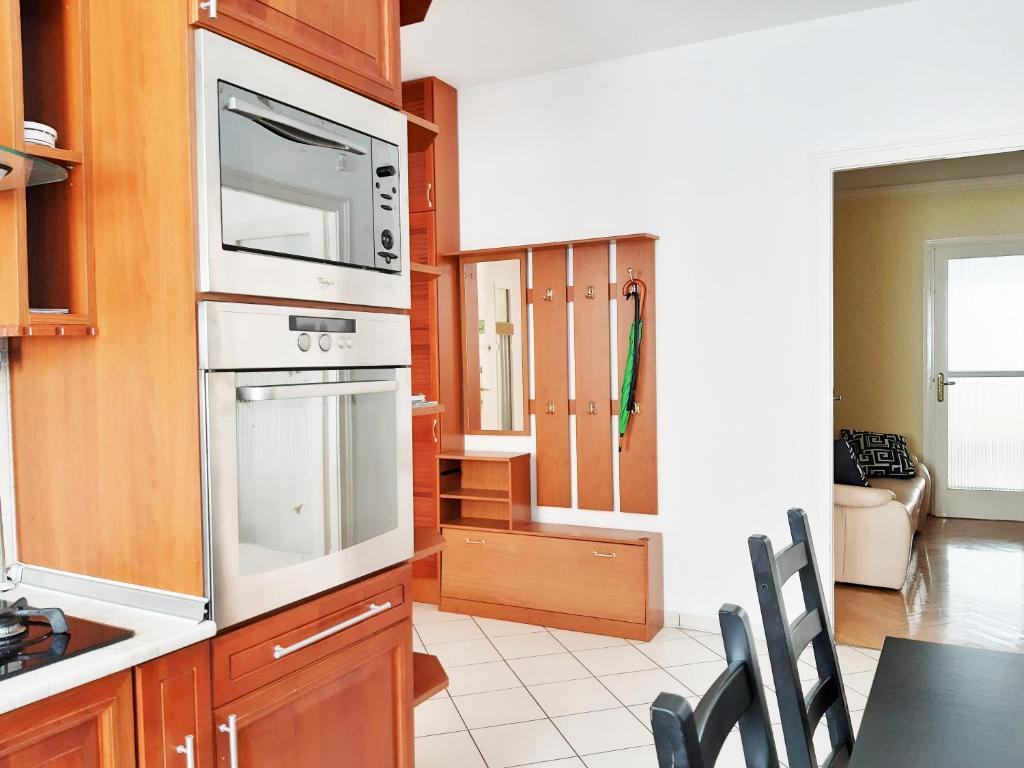 Kuchyňa alebo kuchynka v ubytovaní Gold Rose Apartment with 3 rooms