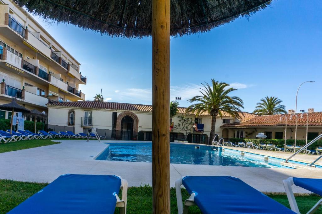Bazén v ubytování Hotel Los Jazmines nebo v jeho okolí