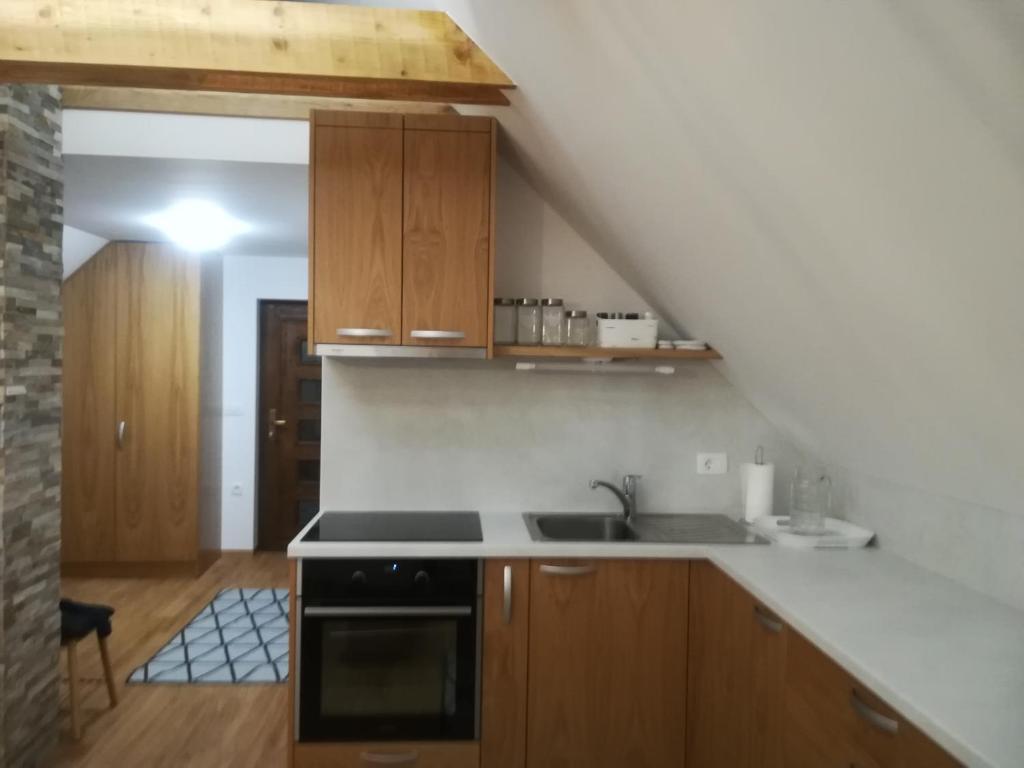 Köök või kööginurk majutusasutuses Relaxing Cottage Donacka Gora