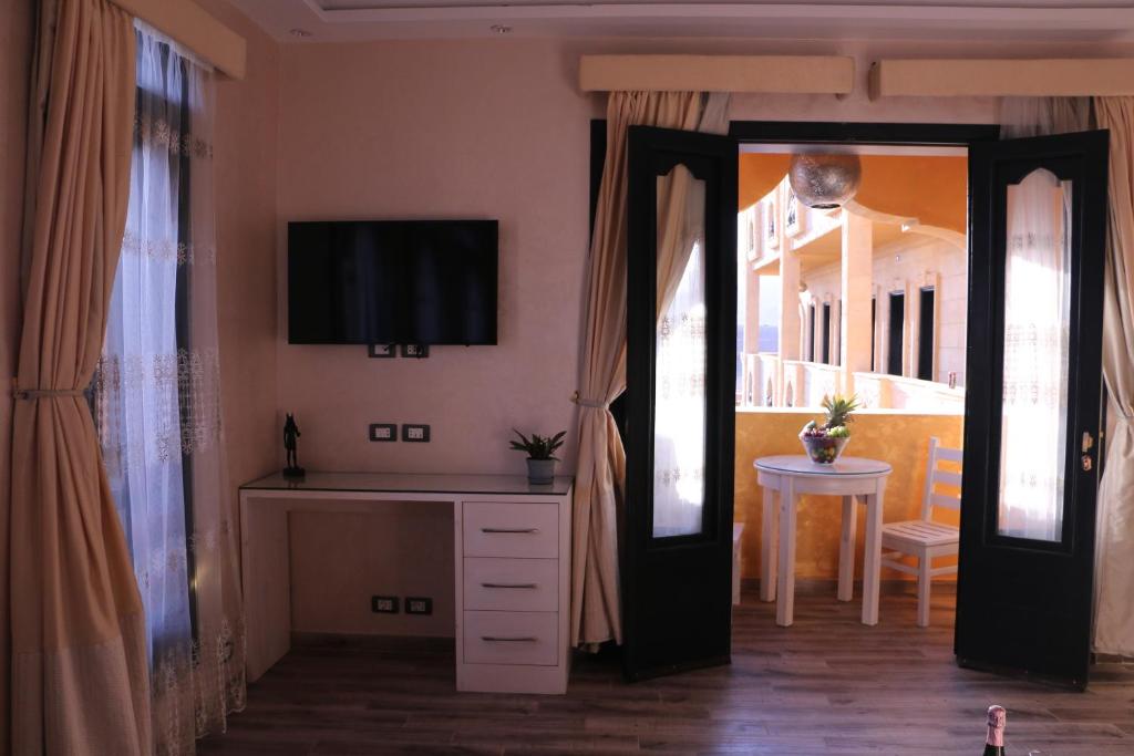 TV a/nebo společenská místnost v ubytování Casa D'or Dahab