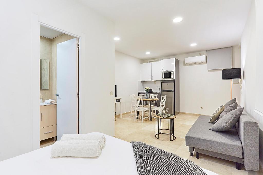Kuchyň nebo kuchyňský kout v ubytování LEEWAYS LOFT IV in GRAN VÍA
