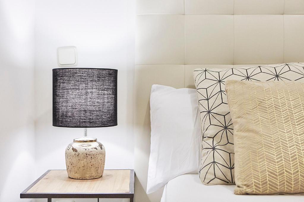 Postel nebo postele na pokoji v ubytování LEEWAYS LOFT IV in GRAN VÍA