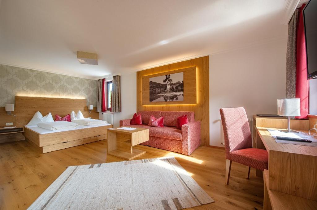Postel nebo postele na pokoji v ubytování Landhotel Hochlackenhof