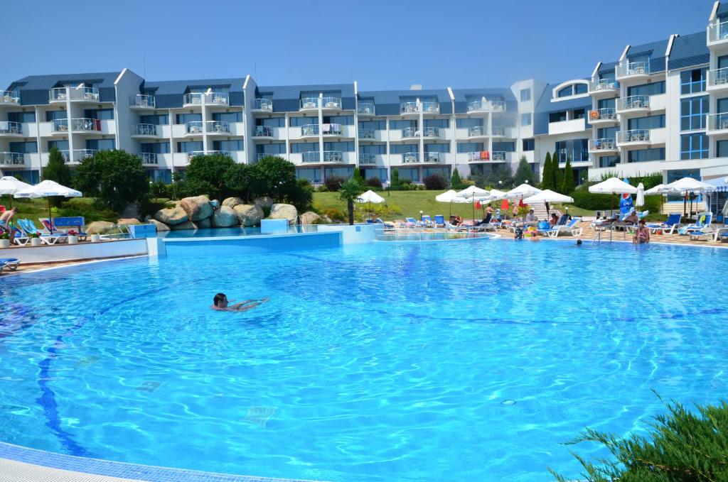 Bazén v ubytování Sineva Beach Hotel - All Inclusive nebo v jeho okolí