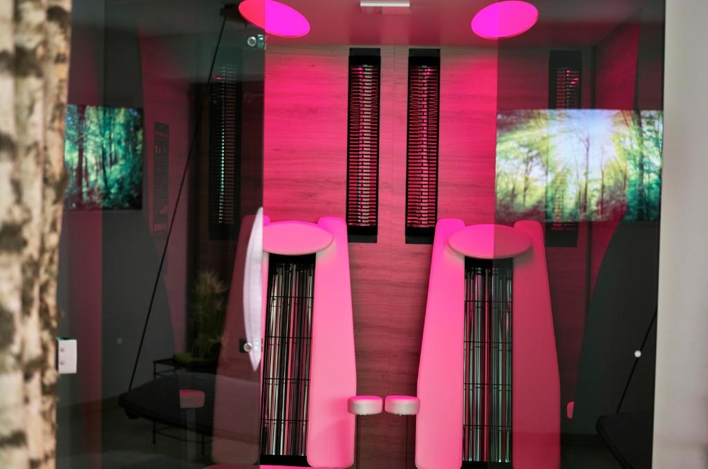 TV a/nebo společenská místnost v ubytování Hotel An der Brunnader - Die Therme befindet sich 4 Geh-Minuten entfernt