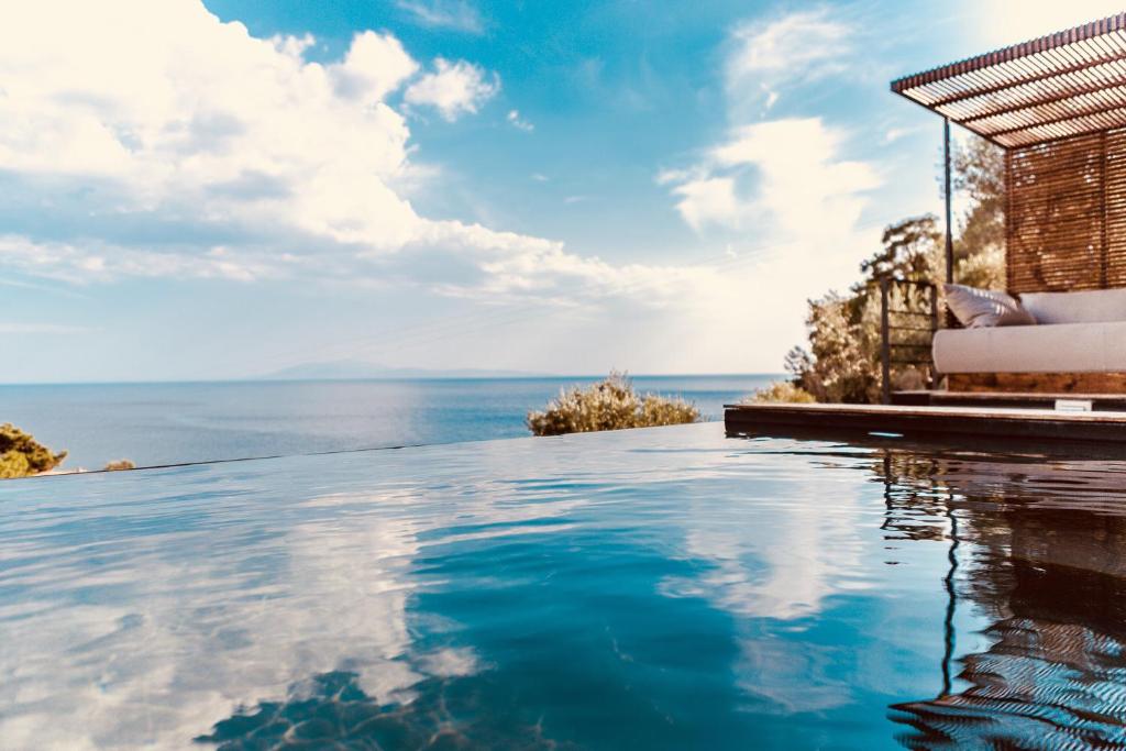 a swimming pool with the ocean in the background at Infinity Villa in Plomari