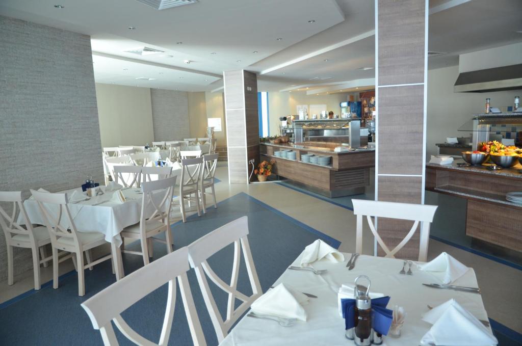 Restaurace v ubytování Sineva Beach Hotel - All Inclusive