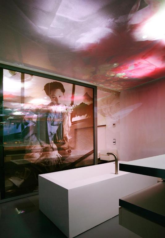 
Executive Suite with Executive Lounge Access
